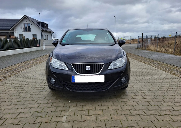 Seat Ibiza cena 14900 przebieg: 108000, rok produkcji 2010 z Ustka małe 137